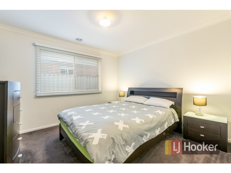 27 Debra Avenue, Pakenham VIC 3810