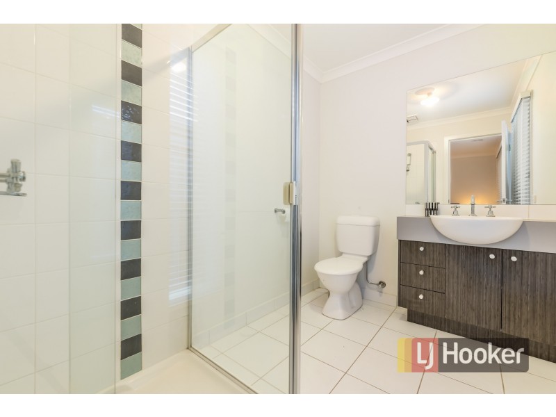 27 Debra Avenue, Pakenham VIC 3810