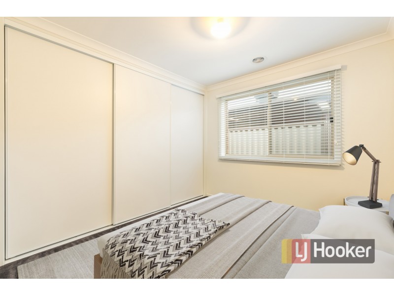 27 Debra Avenue, Pakenham VIC 3810