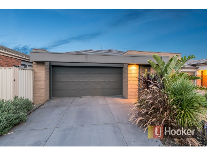 27 Debra Avenue, Pakenham VIC 3810