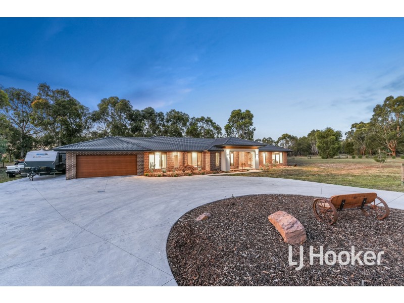 21B Meeking Drive, Pakenham VIC 3810