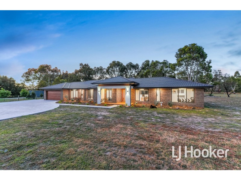 21B Meeking Drive, Pakenham VIC 3810