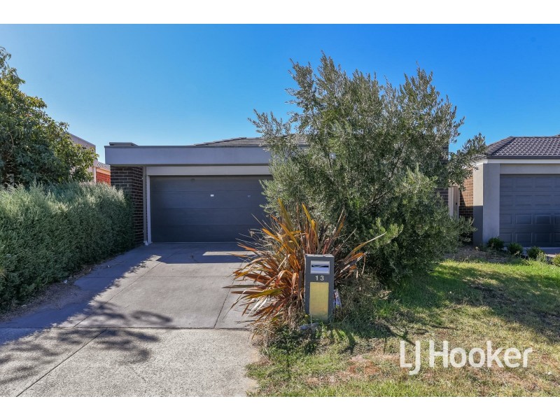13 Serenity Street, Pakenham VIC 3810