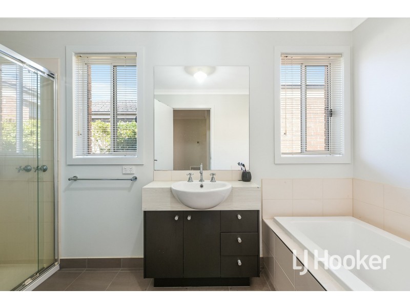 13 Serenity Street, Pakenham VIC 3810