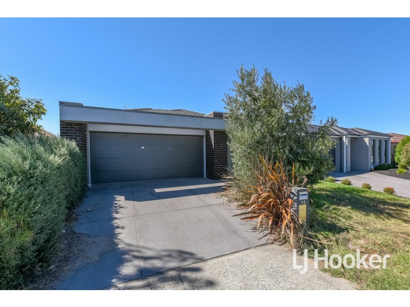 13 Serenity Street, Pakenham VIC 3810