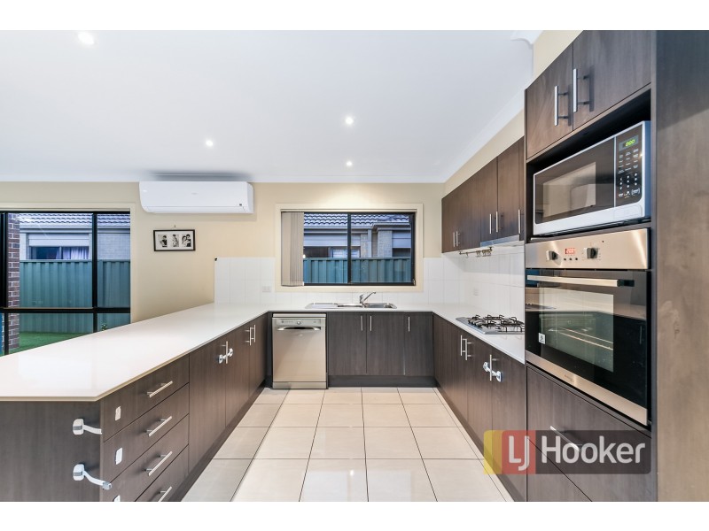 6 Silky Oak Street, Pakenham VIC 3810