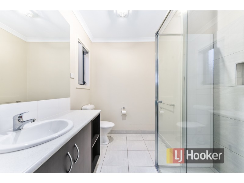 6 Silky Oak Street, Pakenham VIC 3810