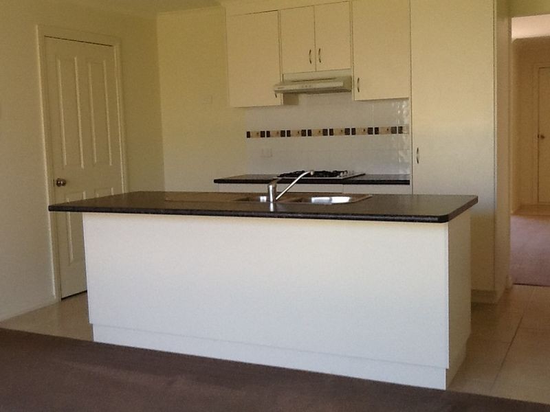 2/11 Renlik Court, Pakenham VIC 3810