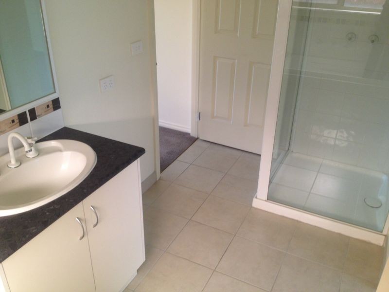 2/11 Renlik Court, Pakenham VIC 3810