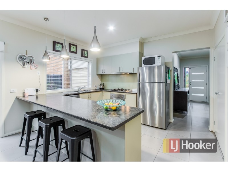 34 Everly Circuit, Pakenham VIC 3810