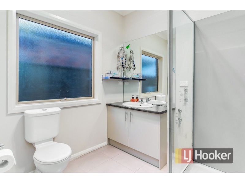 34 Everly Circuit, Pakenham VIC 3810