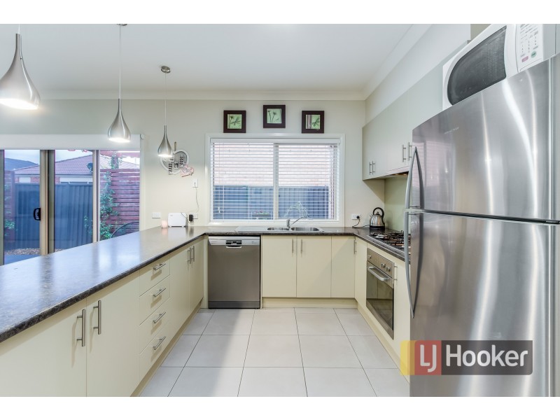 34 Everly Circuit, Pakenham VIC 3810