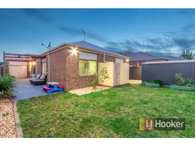 34 Everly Circuit, Pakenham VIC 3810