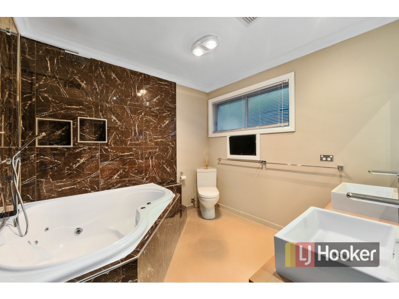 60 Ahern Road, Pakenham VIC 3810