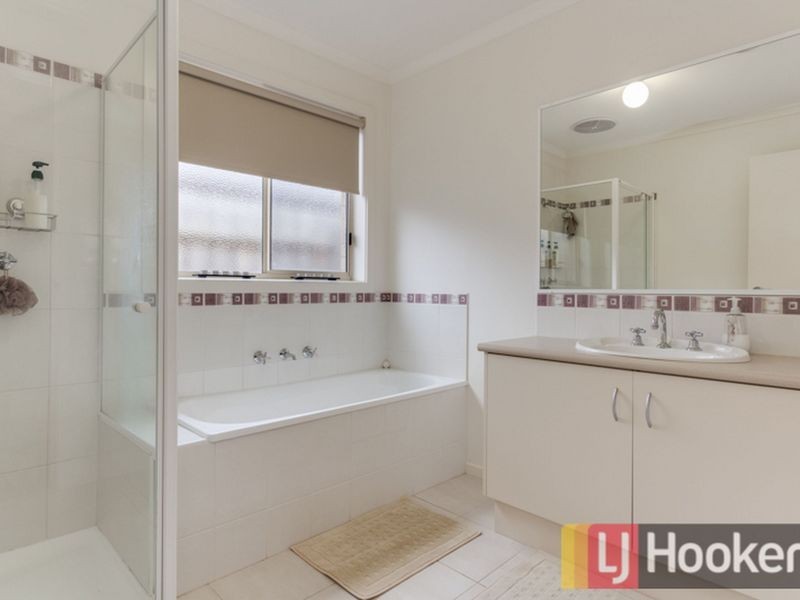 49 Pommel Street, Pakenham VIC 3810