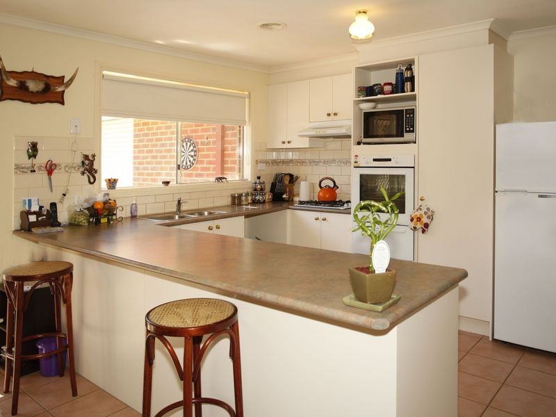 25 Ben Drive, Pakenham VIC 3810