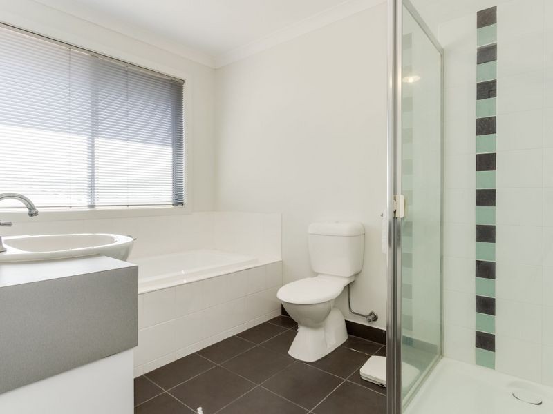 33 Central Avenue, Pakenham VIC 3810