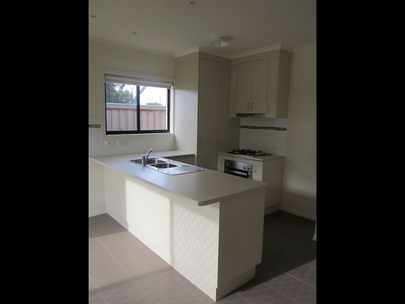 24/103 Army Road, Pakenham VIC 3810