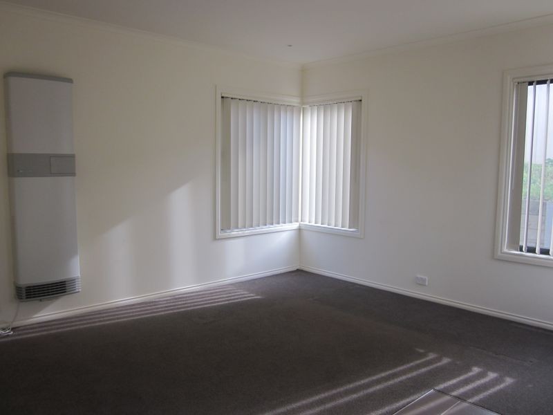 24/103 Army Road, Pakenham VIC 3810