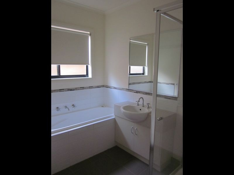 24/103 Army Road, Pakenham VIC 3810