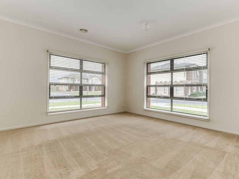 34 Flinders Park Drive, Officer VIC 3809
