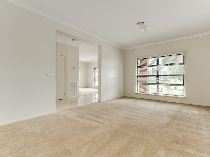 34 Flinders Park Drive, Officer VIC 3809