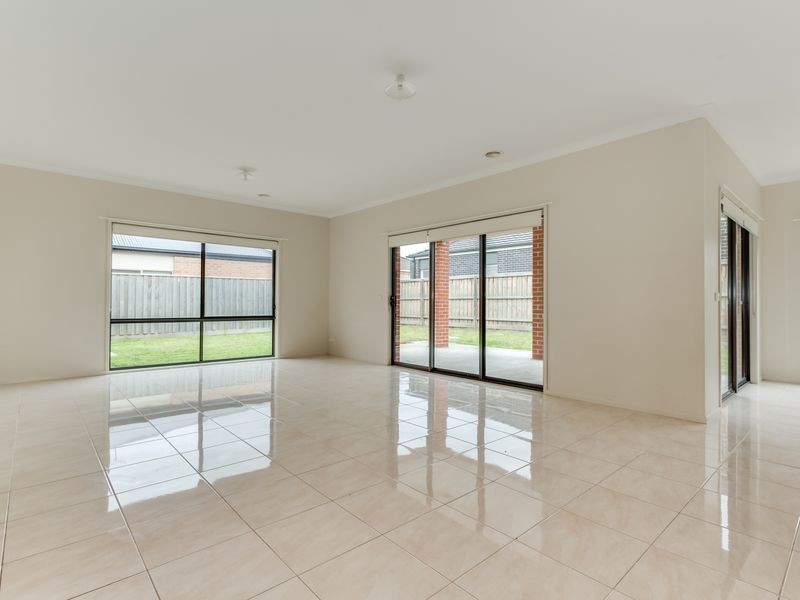 34 Flinders Park Drive, Officer VIC 3809