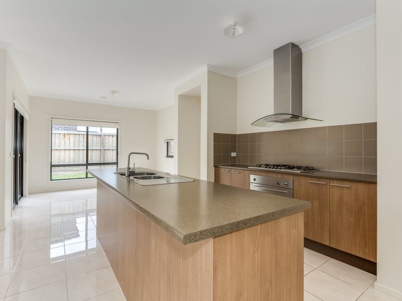 34 Flinders Park Drive, Officer VIC 3809