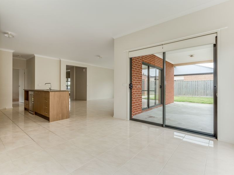 34 Flinders Park Drive, Officer VIC 3809