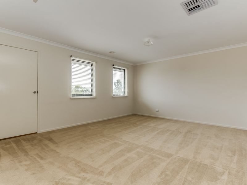 34 Flinders Park Drive, Officer VIC 3809