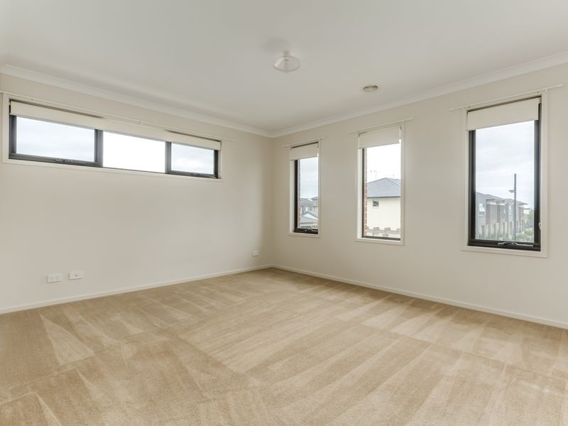 34 Flinders Park Drive, Officer VIC 3809