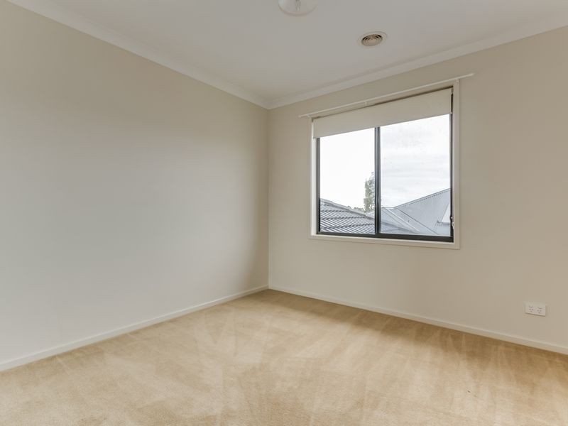 34 Flinders Park Drive, Officer VIC 3809