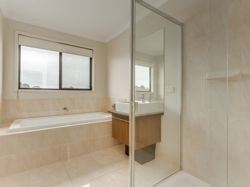 34 Flinders Park Drive, Officer VIC 3809