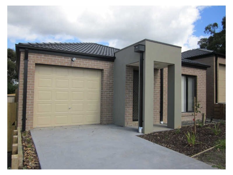 15/103 Army Road, Pakenham VIC 3810