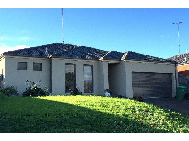 53 Leigh Drive, Pakenham VIC 3810