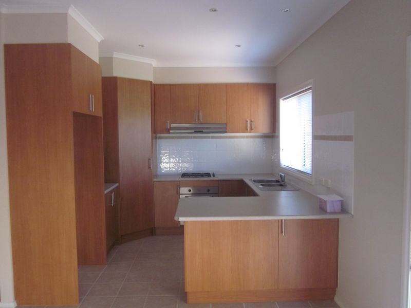 4/33 Princes Highway, Pakenham VIC 3810