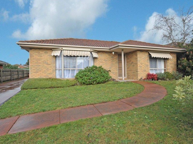 2 Dobson Court, Pakenham VIC 3810