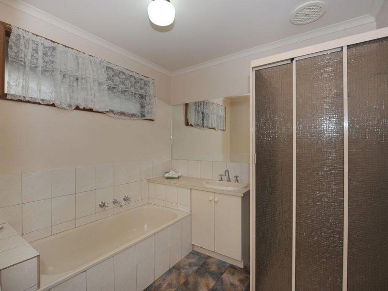 2 Dobson Court, Pakenham VIC 3810