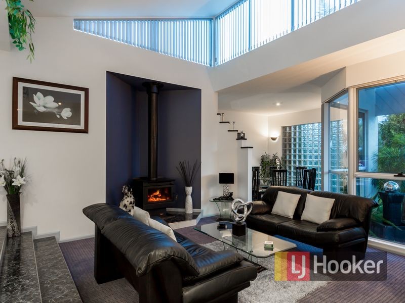 4 Taree Close, Pakenham VIC 3810
