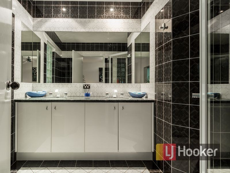 4 Taree Close, Pakenham VIC 3810