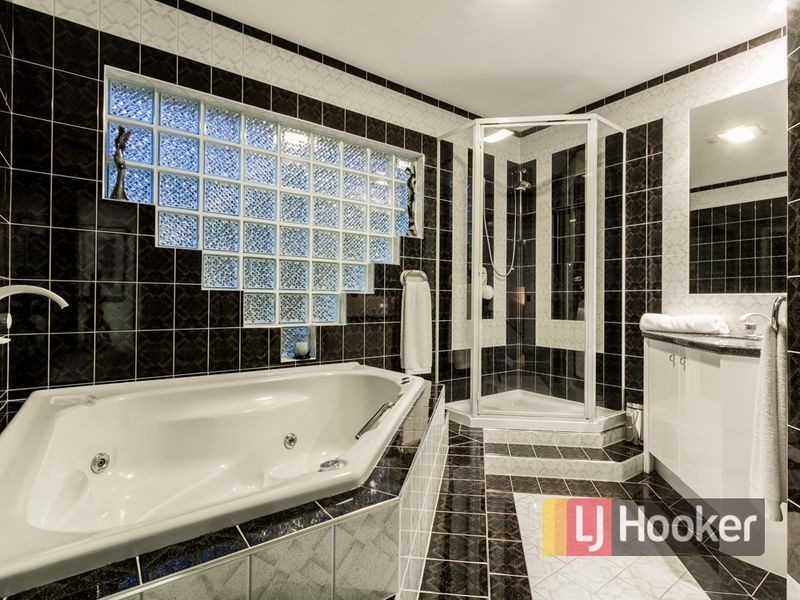 4 Taree Close, Pakenham VIC 3810