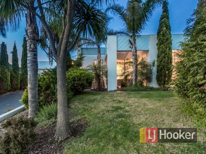 4 Taree Close, Pakenham VIC 3810