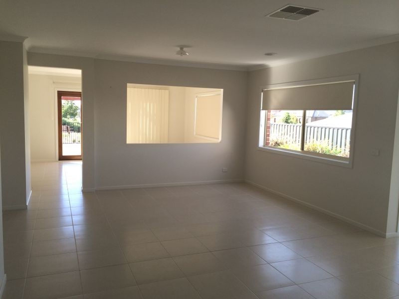 6 Eliza Heights, Pakenham VIC 3810