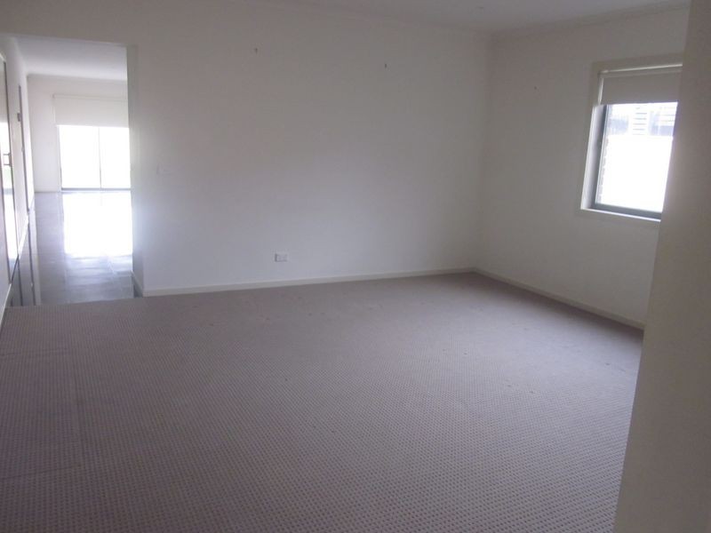 4 Azure Court, Pakenham VIC 3810