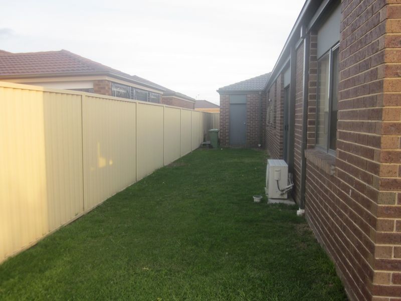 4 Azure Court, Pakenham VIC 3810