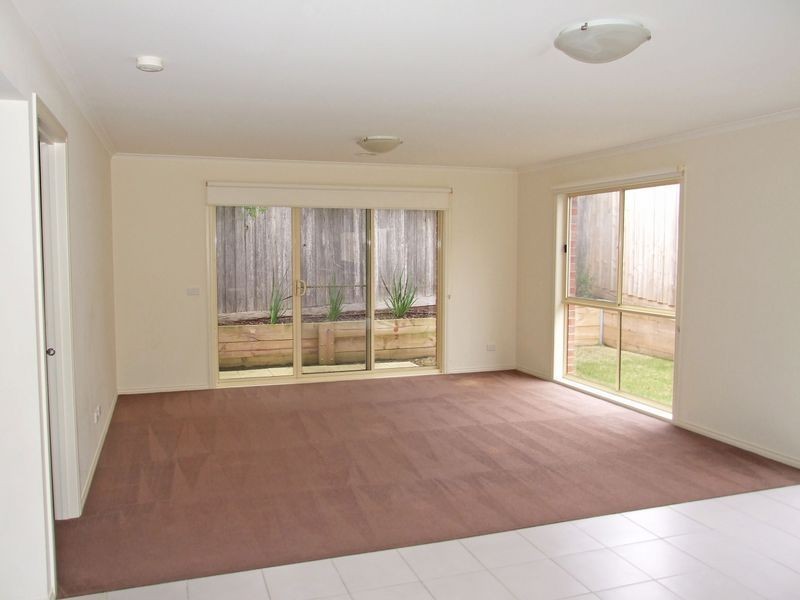 2/80 Eagle Drive, Pakenham VIC 3810