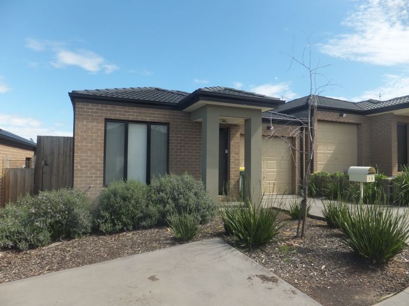 13/103 Army Road, Pakenham VIC 3810