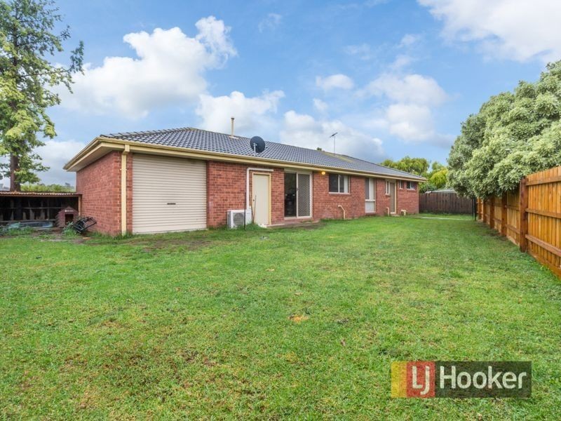 9 Mark Place, Pakenham VIC 3810
