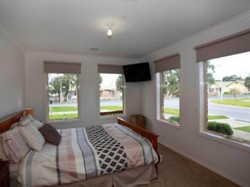 11 Syme Road, Pakenham VIC 3810