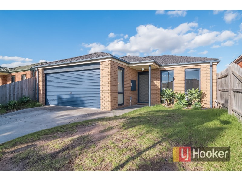 10 Sir Thomas Drive, Pakenham VIC 3810